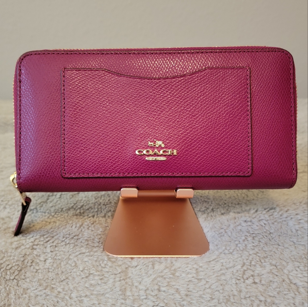 Coach Zip around Wallet Genuine Leather Hyacinth Color, Excellent Condition